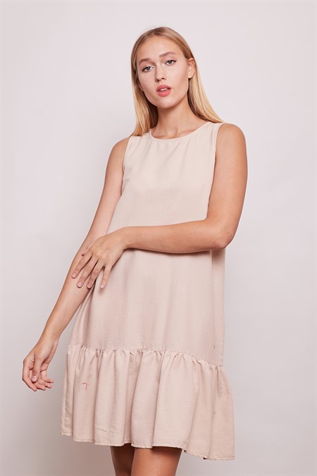 İç Göstermez Viskon Poplin Geniş Sıfır Yaka Kolsuz Eteği Fırfırlı Elbise -Bej