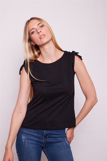 Likrasız Pamuk Kumaş Geniş Sıfır Yaka Omuzları Büzgülü Bağcıklı T-Shirt-Siyah