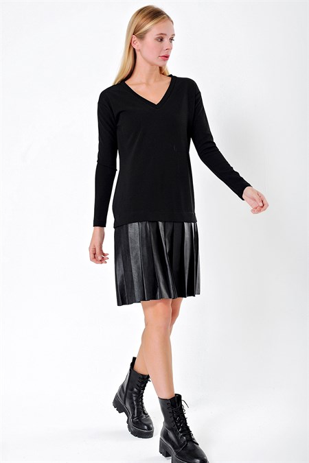 Kadın V Yaka Eteği Ekolojik Suni Deri Detaylı Rahat Esnek Şık Krep Elbise  -Siyah